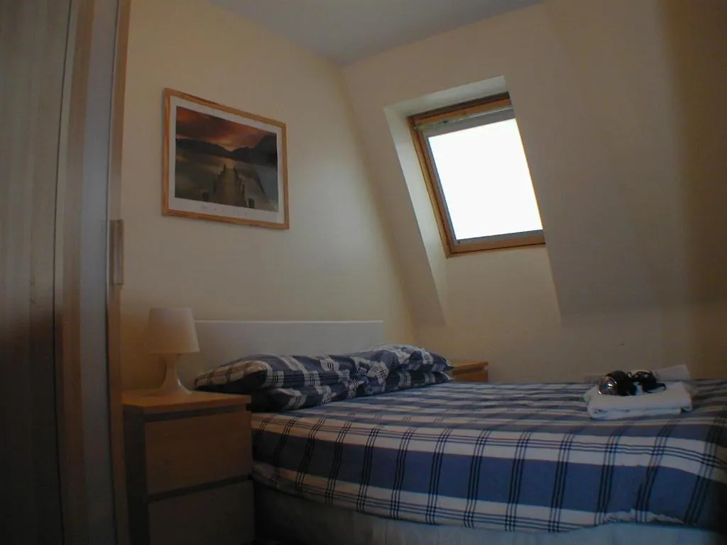 Featherhall Garden Court Apartments Эдинбург Великобритания