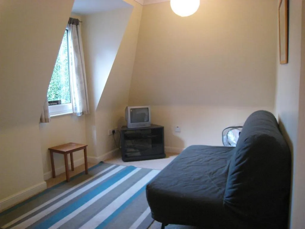 Featherhall Garden Court Apartments Эдинбург Великобритания